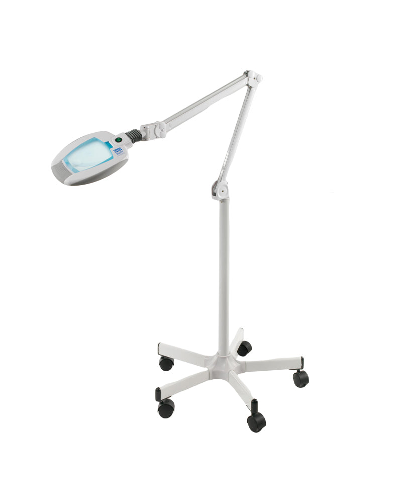 LED luuplamp statiivil ratastel